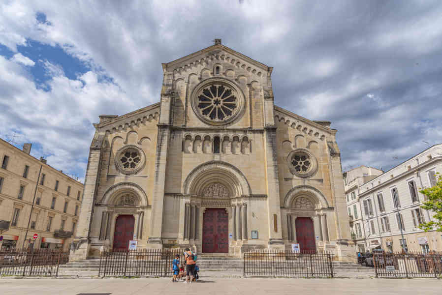 Francia - Nimes 040 - iglesia de Saint-Paul.jpg